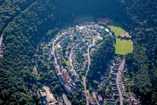 Vue aérienne de Zone résidentielle en forme de boucle du lotissement multifamilial de Hinteres Tal en Dillweißenstein à Pforzheim à le quartier Dillweißenstein in Pforzheim dans le département Bade-Wurtemberg, Allemagne
