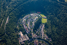 Vue aérienne de Zone résidentielle en forme de boucle du lotissement multifamilial de Hinteres Tal en Dillweißenstein à Pforzheim à le quartier Dillweißenstein in Pforzheim dans le département Bade-Wurtemberg, Allemagne