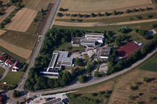 Vue aérienne de École associative au Biet à le quartier Steinegg in Neuhausen dans le département Bade-Wurtemberg, Allemagne