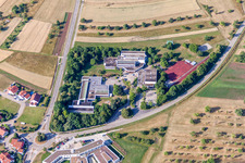 Vue aérienne de École d'association dans le domaine des écoles primaires et secondaires avec lycée professionnel en Steinegg à le quartier Steinegg in Neuhausen dans le département Bade-Wurtemberg, Allemagne