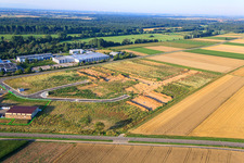 Vue oblique de Fouilles archéologiques dans la nouvelle zone commerciale NW à le quartier Herxheim in Herxheim bei Landau dans le département Rhénanie-Palatinat, Allemagne