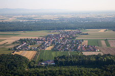 Vue aérienne de Du sud à le quartier Hayna in Herxheim bei Landau dans le département Rhénanie-Palatinat, Allemagne