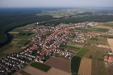 Vue aérienne de Champs agricoles et surfaces utilisables à Hatzenbühl dans le département Rhénanie-Palatinat, Allemagne