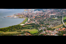 Vue aérienne de Plage de la baie de Grimmershörn à le quartier Döse in Cuxhaven dans le département Basse-Saxe, Allemagne