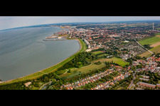 Vue aérienne de Plage de la baie de Grimmershörn à Döser Seedeich à le quartier Döse in Cuxhaven dans le département Basse-Saxe, Allemagne