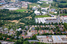 Vue aérienne de Deichmann et dm à le quartier Groden in Cuxhaven dans le département Basse-Saxe, Allemagne