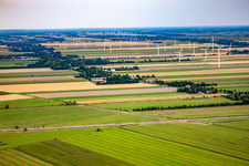Vue aérienne de Parc éolien à le quartier Altenbruch-Westerende in Cuxhaven dans le département Basse-Saxe, Allemagne