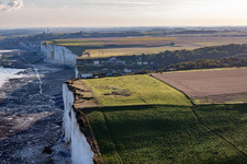 Vue aérienne de Falaise à Ault dans le département Somme, France