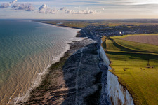 Vue aérienne de Ault dans le département Somme, France