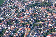 Vue d'oiseau de Mutterstadt dans le département Rhénanie-Palatinat, Allemagne