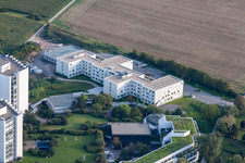 Clinique des accidents BG à le quartier Oggersheim in Ludwigshafen am Rhein dans le département Rhénanie-Palatinat, Allemagne du point de vue du drone