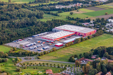 Vue oblique de Quincaillerie du siège social de Hornbach dans la zone industrielle de Bornheim à Bornheim à le quartier Dreihof in Essingen dans le département Rhénanie-Palatinat, Allemagne