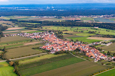 De l'ouest à Erlenbach bei Kandel dans le département Rhénanie-Palatinat, Allemagne d'en haut