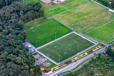 Vue aérienne de Terrains de sport à le quartier Minderslachen in Kandel dans le département Rhénanie-Palatinat, Allemagne