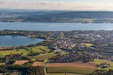 Vue aérienne de Zone riveraine du lac de Constance à Radolfzell am Bodensee dans le département Bade-Wurtemberg, Allemagne