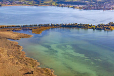 Vue aérienne de Passerelle vers Reichenau - Pirminstr à le quartier Lindenbühl in Reichenau dans le département Bade-Wurtemberg, Allemagne