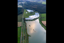 Vue oblique de Lacs de carrière de Sauldorf à Sauldorf dans le département Bade-Wurtemberg, Allemagne