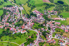 Vue aérienne de Vue sur le village à Mühlingen dans le département Bade-Wurtemberg, Allemagne