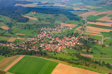 Vue aérienne de Vue sur le village à le quartier Geifertshofen in Bühlerzell dans le département Bade-Wurtemberg, Allemagne