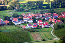 À Narrenberg à Hergersweiler dans le département Rhénanie-Palatinat, Allemagne d'un drone