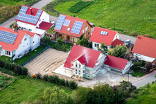 À Narrenberg à Hergersweiler dans le département Rhénanie-Palatinat, Allemagne vu d'un drone