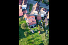 Rue Eichstr. à Minfeld dans le département Rhénanie-Palatinat, Allemagne du point de vue du drone