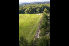Vue aérienne de Tyrolienne géante de Fun-Forest à la piscine forestière à Kandel dans le département Rhénanie-Palatinat, Allemagne