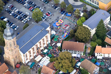 Vue aérienne de Fête de la ville, place du marché à Kandel dans le département Rhénanie-Palatinat, Allemagne