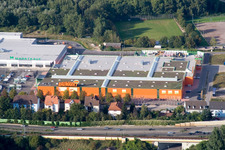 Vue aérienne de Centre commercial à le quartier Maximiliansau in Wörth am Rhein dans le département Rhénanie-Palatinat, Allemagne