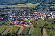 Vue aérienne de Kantstr à le quartier Neuburg in Neuburg am Rhein dans le département Rhénanie-Palatinat, Allemagne