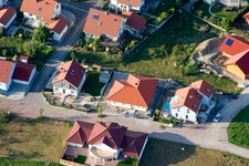 Vue oblique de Kantstr à le quartier Neuburg in Neuburg am Rhein dans le département Rhénanie-Palatinat, Allemagne