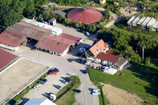 Centre équestre à Neewiller-près-Lauterbourg dans le département Bas Rhin, France hors des airs