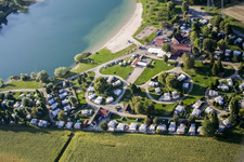 Photographie aérienne de Emplacement de camping pour caravanes et tentes et emplacement pour tentes Camping Plage du Staedly au bord du lac à Roeschwoog à Rœschwoog dans le département Bas Rhin, France