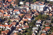 Vue aérienne de Bahnhofstrasse à Kandel dans le département Rhénanie-Palatinat, Allemagne