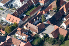 Vue oblique de Bahnhofstrasse à Kandel dans le département Rhénanie-Palatinat, Allemagne