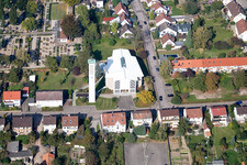 Vue aérienne de Catholique Église Saint-Pie à Kandel dans le département Rhénanie-Palatinat, Allemagne