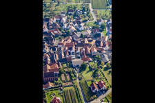 Vue aérienne de Weingut Economierat Kleinmann à Birkweiler dans le département Rhénanie-Palatinat, Allemagne