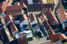 Vue oblique de Weingut Economierat Kleinmann à Birkweiler dans le département Rhénanie-Palatinat, Allemagne