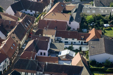 Image drone de Rue principale à Birkweiler dans le département Rhénanie-Palatinat, Allemagne
