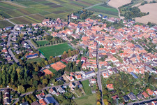 Vue aérienne de Vue sur le village à le quartier Mörzheim in Landau in der Pfalz dans le département Rhénanie-Palatinat, Allemagne