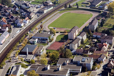 Vue aérienne de Stade TSV Berghausen à le quartier Berghausen in Pfinztal dans le département Bade-Wurtemberg, Allemagne