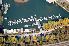 Vue aérienne de Port de plaisance de Maxau à le quartier Knielingen in Karlsruhe dans le département Bade-Wurtemberg, Allemagne