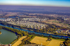 Raffinerie MIRO Shell/ExxonMobil/Ruhr Oel/Conoco Karlsruhe raffinerie à le quartier Knielingen in Karlsruhe dans le département Bade-Wurtemberg, Allemagne d'en haut