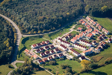 Vue aérienne de Nouvelle zone de développement au parc balnéaire à Wörth am Rhein dans le département Rhénanie-Palatinat, Allemagne