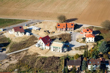 Enregistrement par drone de Sur le chemin élevé à Kandel dans le département Rhénanie-Palatinat, Allemagne
