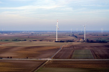 Éoliennes à le quartier Offenbach in Offenbach an der Queich dans le département Rhénanie-Palatinat, Allemagne vue d'en haut