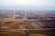 Éoliennes à le quartier Offenbach in Offenbach an der Queich dans le département Rhénanie-Palatinat, Allemagne depuis l'avion