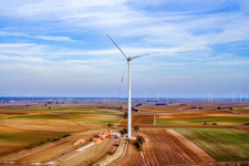 Vue d'oiseau de Éoliennes à le quartier Offenbach in Offenbach an der Queich dans le département Rhénanie-Palatinat, Allemagne