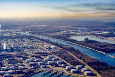 Vue aérienne de Raffineries de pétrole MIRO dans le N de Knielingen à le quartier Knielingen in Karlsruhe dans le département Bade-Wurtemberg, Allemagne