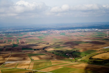 Vue aérienne de Ranch Wagner à le quartier Herxheim in Herxheim bei Landau dans le département Rhénanie-Palatinat, Allemagne
